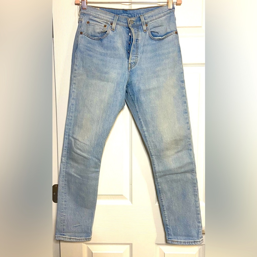 Levis Premium Jeans Women Size 27x28 Blue 501 Straight Leg Mid-Rise Light Denim